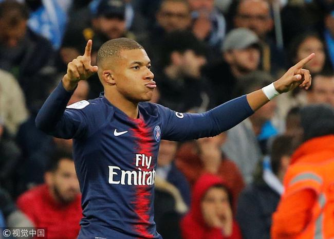 太阳报：女演员悉尼妹恢复单身后收到了大量英超球星的私信（《太阳报》称，女演员悉尼妹重回单身后收到众多英超球员私信）