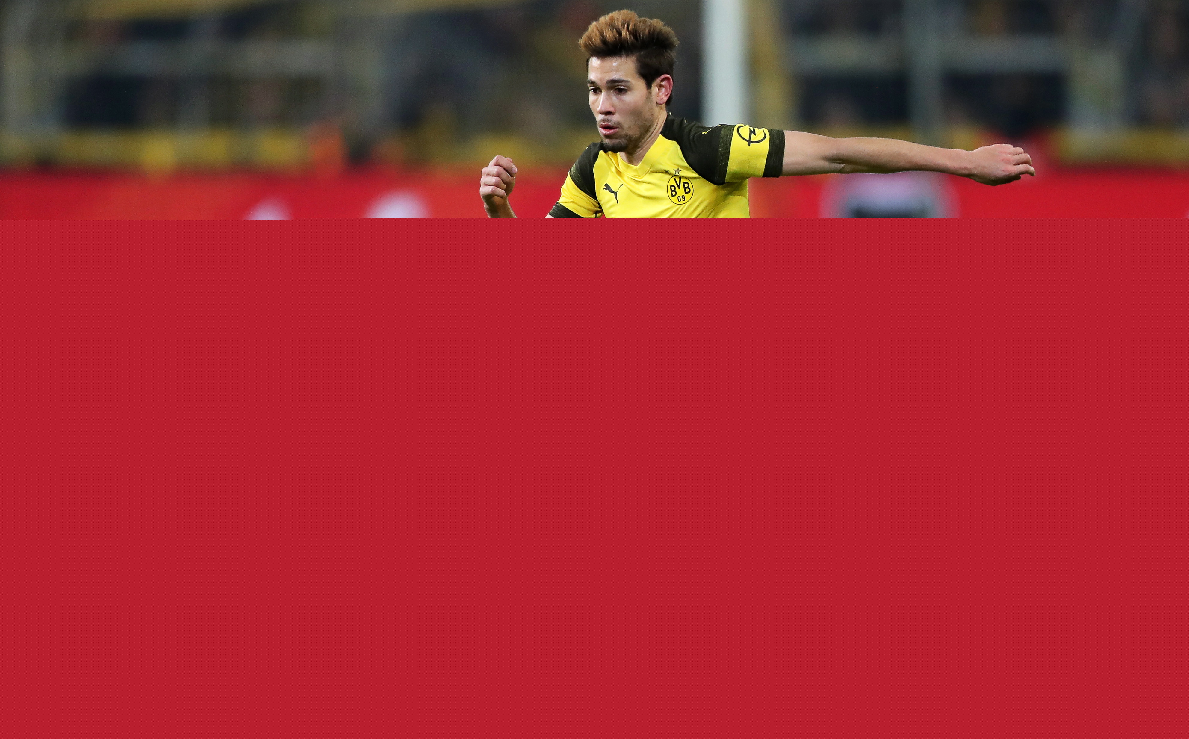 克里斯·邓恩的精彩表现：飞奔拼抢，彰显运动精神（克里斯·邓恩高光时刻：疾奔拼抢，尽显体育精神）