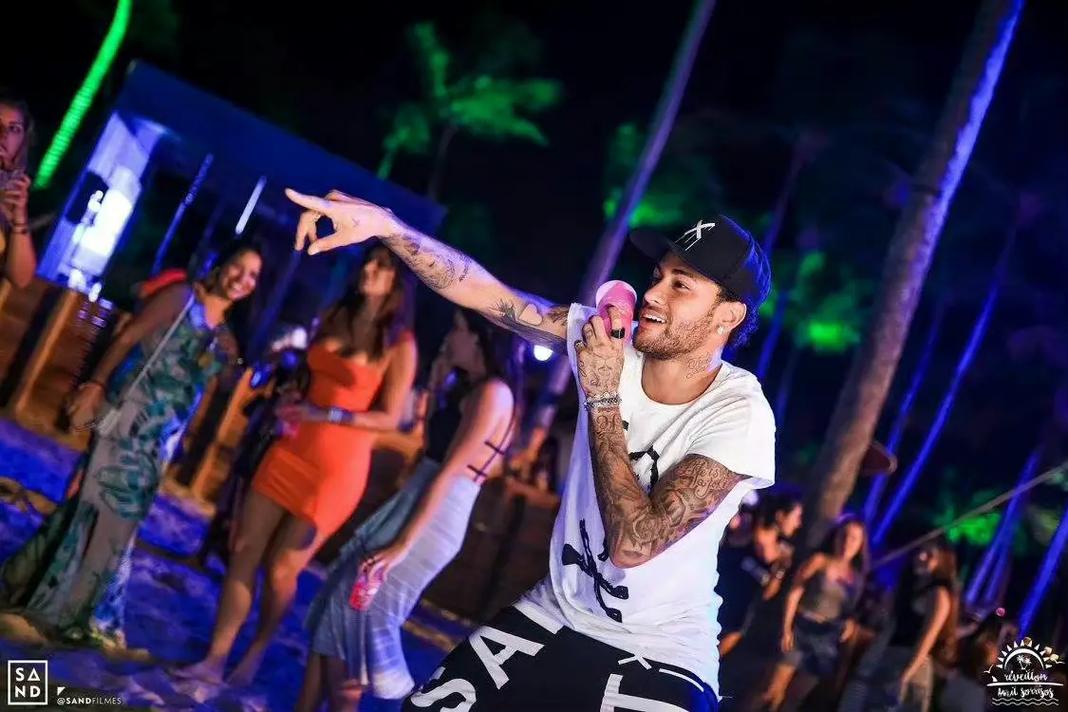 曼城德布劳内助攻斯特林破门（曼城德布劳内妙传助斯特林建功）