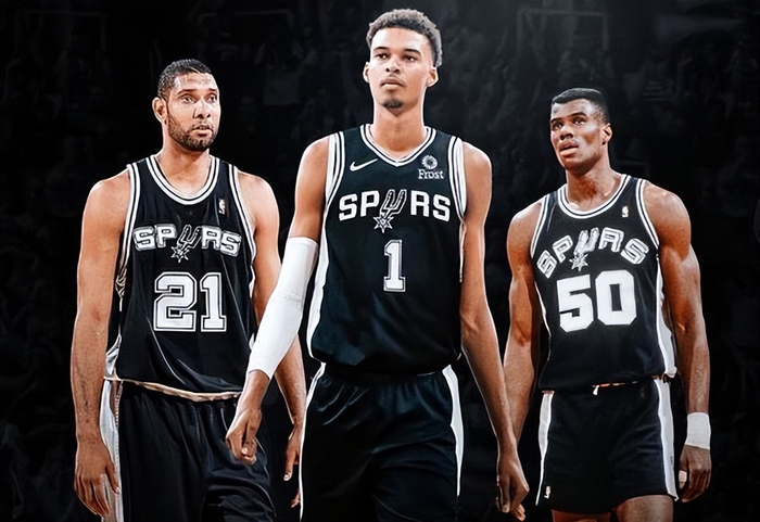 记者：恰尔汗奥卢右腿内收肌拉伤，阿切尔比右腿屈肌拉伤（记者称：恰尔汗奥卢右腿内收肌受伤，阿切尔比右腿屈肌拉伤）