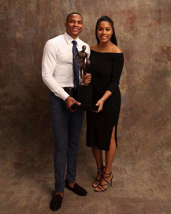 勇士vs森林狼首发：库里&巴特勒大战兰德尔&戈贝尔（勇士对阵森林狼首发：库里与巴特勒迎战兰德尔与戈贝尔）