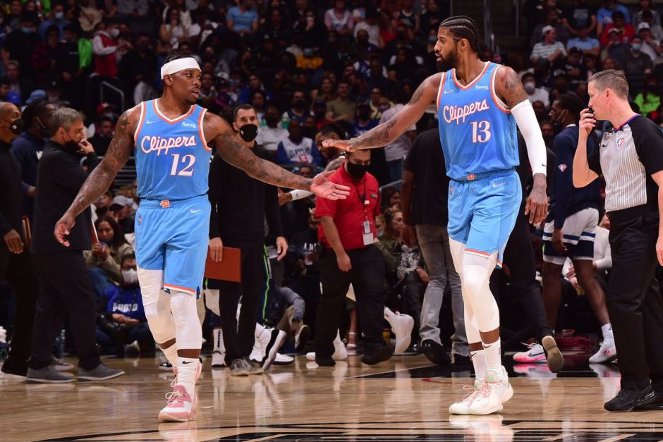 意超杯决赛战报：内雷斯双响，那不勒斯2-0博洛尼亚夺冠（意大利超级杯决赛：内雷斯梅开二度，那不勒斯2比0力克博洛尼亚捧杯）