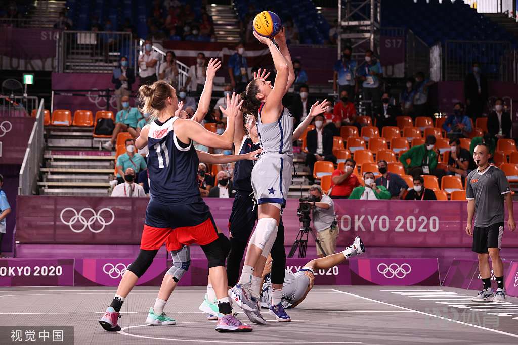 邮报：明年世界杯上下半场中段设强制补水时间，每次三分钟（邮报：明年世界杯每半场中段将设3分钟强制补水暂停）