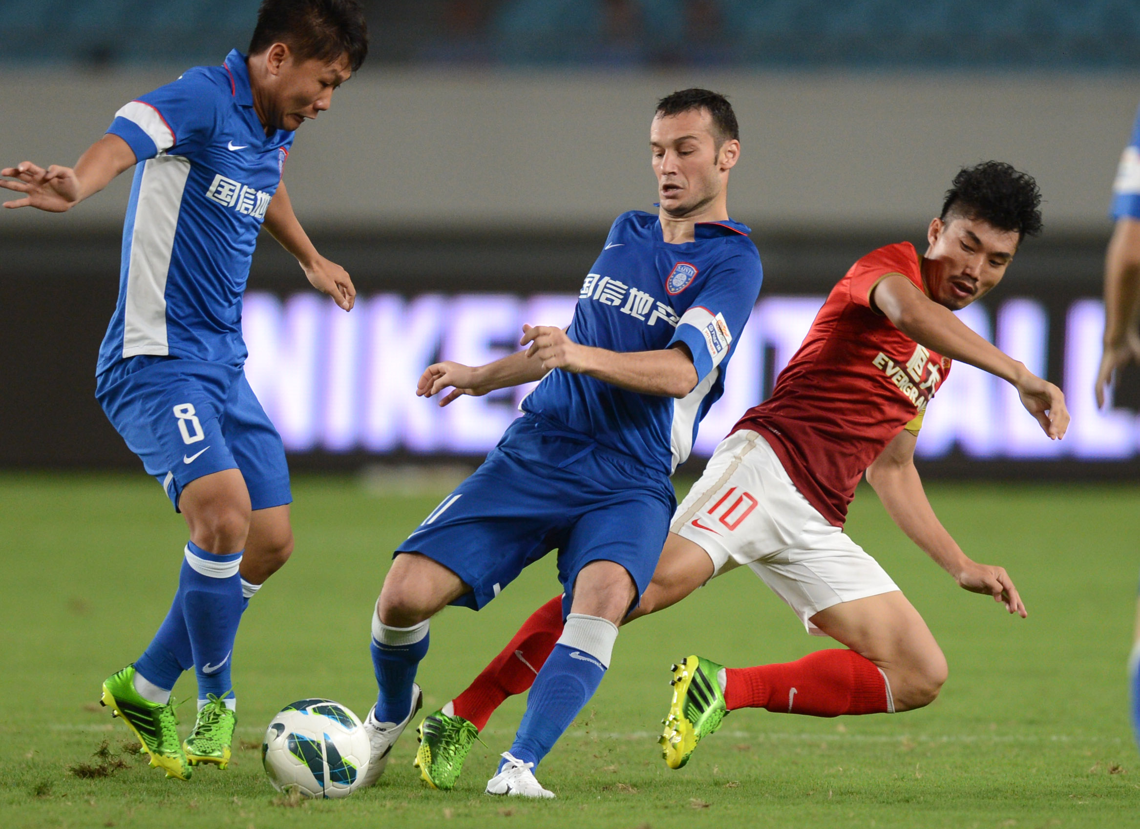 德佬回应传闻：我为身边能有孔蒂这样的真正男人而感到自豪（德佬辟谣：与孔蒂这样的真男人并肩让我倍感自豪）