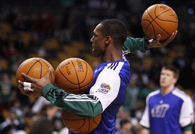 湖人浓眉哥篮下统治球队获胜（浓眉内线统治助湖人取胜）