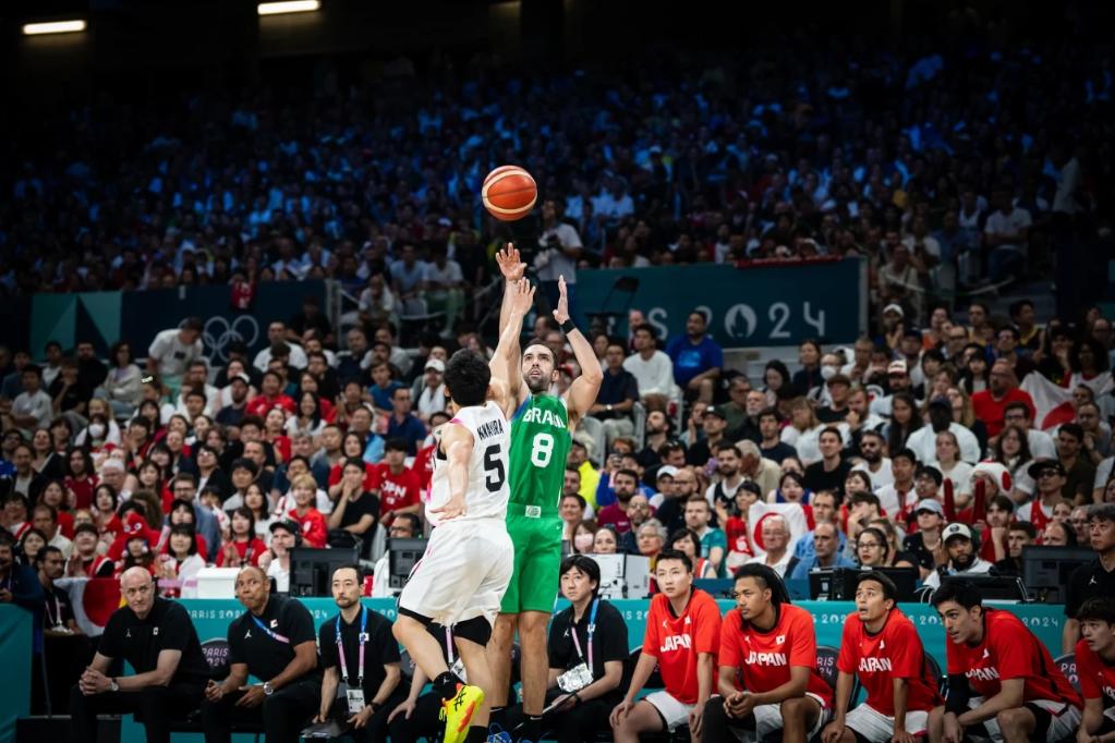 加兰三分11中0，成历史三分出手第五多却一球未进的球员（加兰三分11投全失，单场零命中三分出手数位列历史第五）