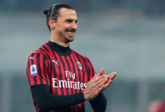 罗马诺：拜仁已经在考虑为伦纳特-卡尔再提供一份新合同（罗马诺：拜仁正考虑再次向伦纳特-卡尔递交新合同）