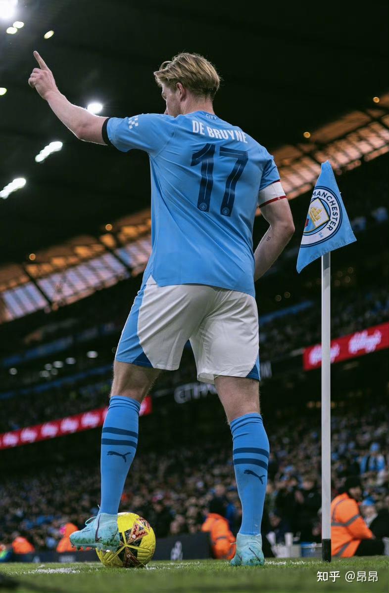 拜仁莱万梅开二度战胜门兴（莱万双响炮助拜仁力克门兴）