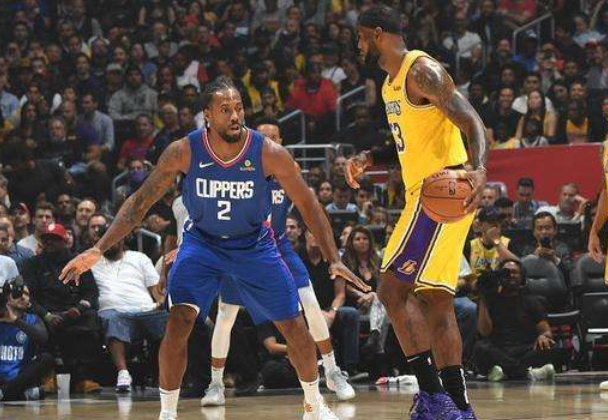 杜兰特成历史上年龄最大单场25+得分&盖帽5+的锋线球员（杜兰特创历史：史上最年长锋线单场斩获25+分并送出5+盖帽）