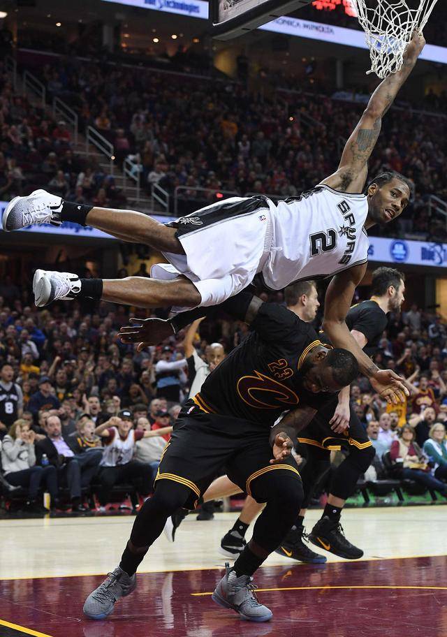 野性不可驾驭，美女球员莱曼晒大尺度艺术照（莱曼释出大胆艺术写真，尽显不羁气质）