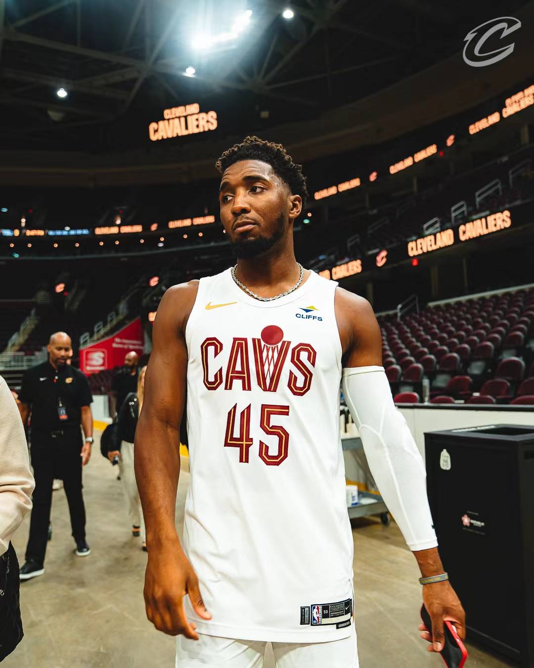 【纯享】火箭vs湖人精华回放 火箭6人上双送湖人三连败（【纯享】火箭vs湖人精彩集锦：火箭六人得分上双，湖人遭遇三连败）