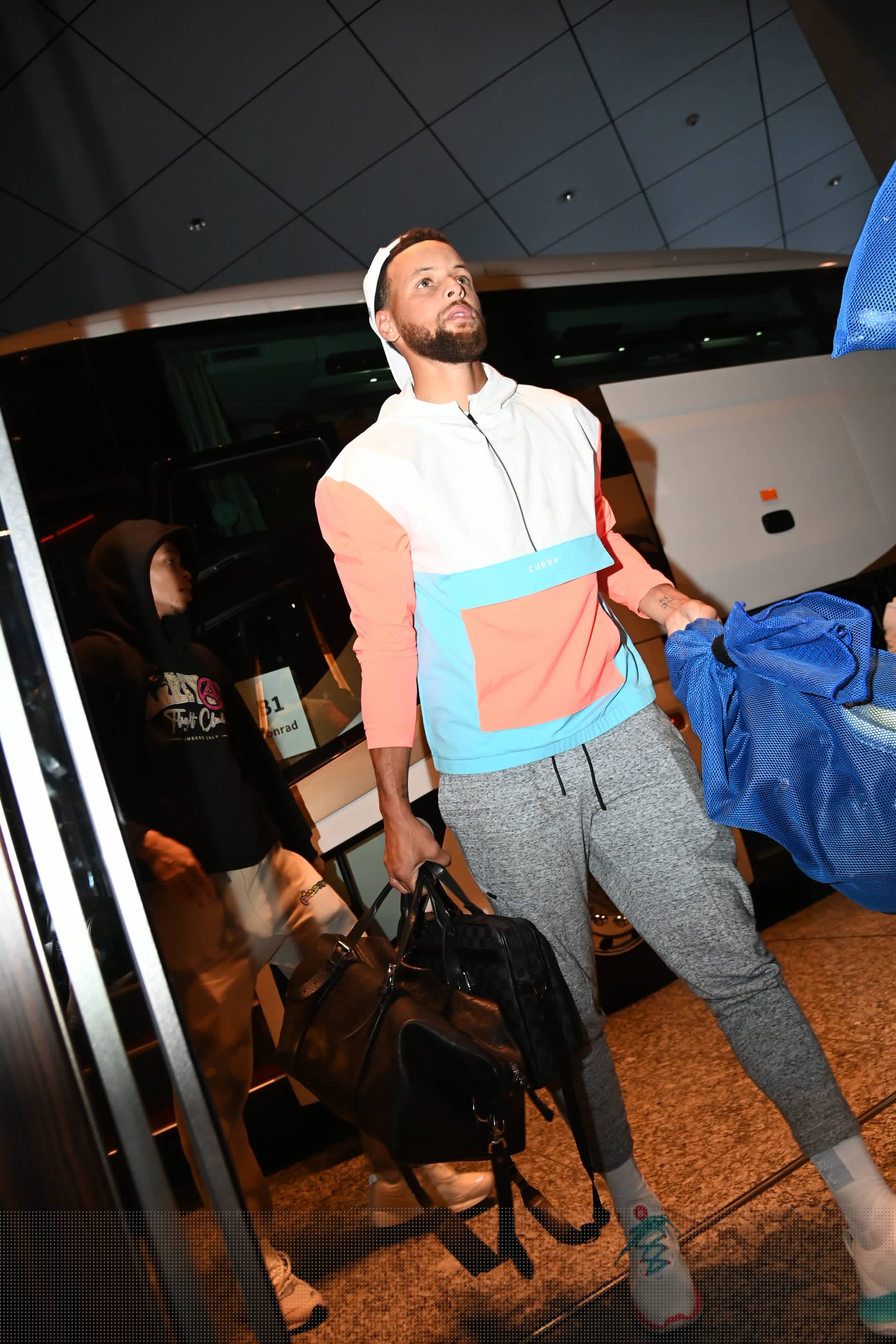 邮报：一组织发起诉讼，要FIFA赔偿球员因转会规定损失的收入（邮报称：某组织起诉国际足联，要求赔付球员因转会规则造成的收入损失）