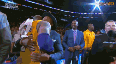 成长是需要代价的！奎因半场送出5助攻&有4次失误 另有2分4板1帽（成长路上难免交学费：奎因半场5助攻4失误，贡献2分4篮板1盖帽）