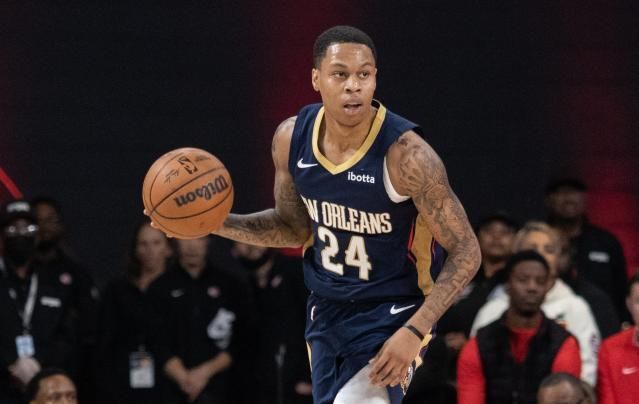 排面，泰州当地路牌上写着“苏超冠军城，泰州欢迎您”（泰州上演排面时刻：路牌打出“苏超冠军城，泰州欢迎您”）