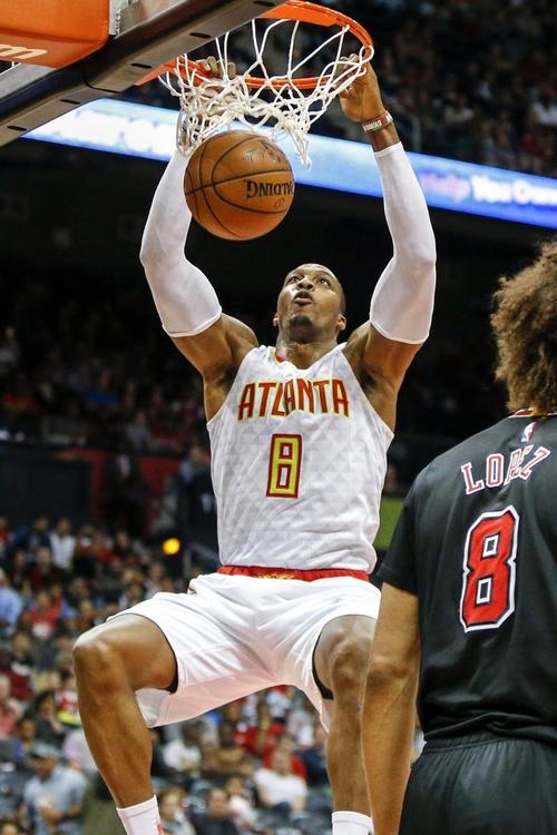 TA：因现代足球重视边路与攻防转换，菱形中场阵型已几乎绝迹（TA：现代足球偏重边路与攻防转换，菱形中场几乎消失）