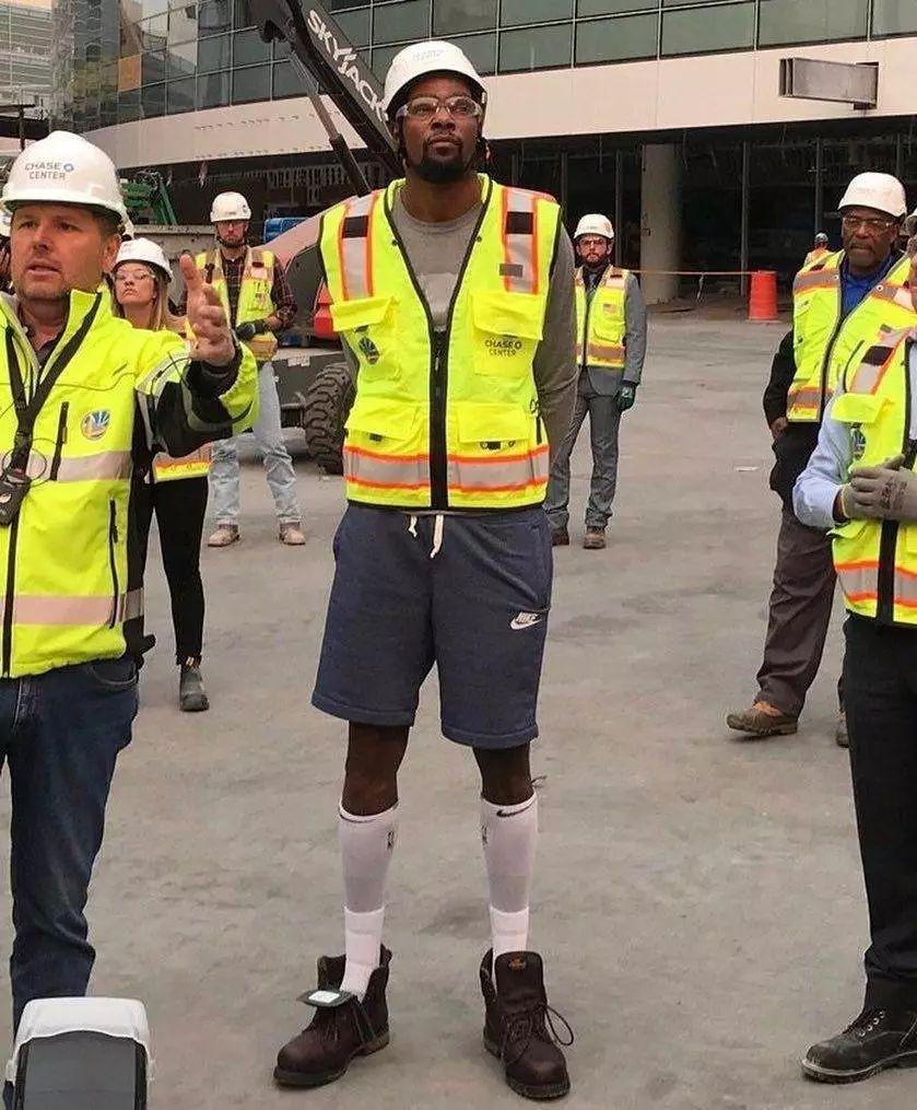 面对韩国梅开二度，拜合拉木获熊猫杯最有价值球员（拜合拉木对阵韩国梅开二度，荣膺熊猫杯最有价值球员）