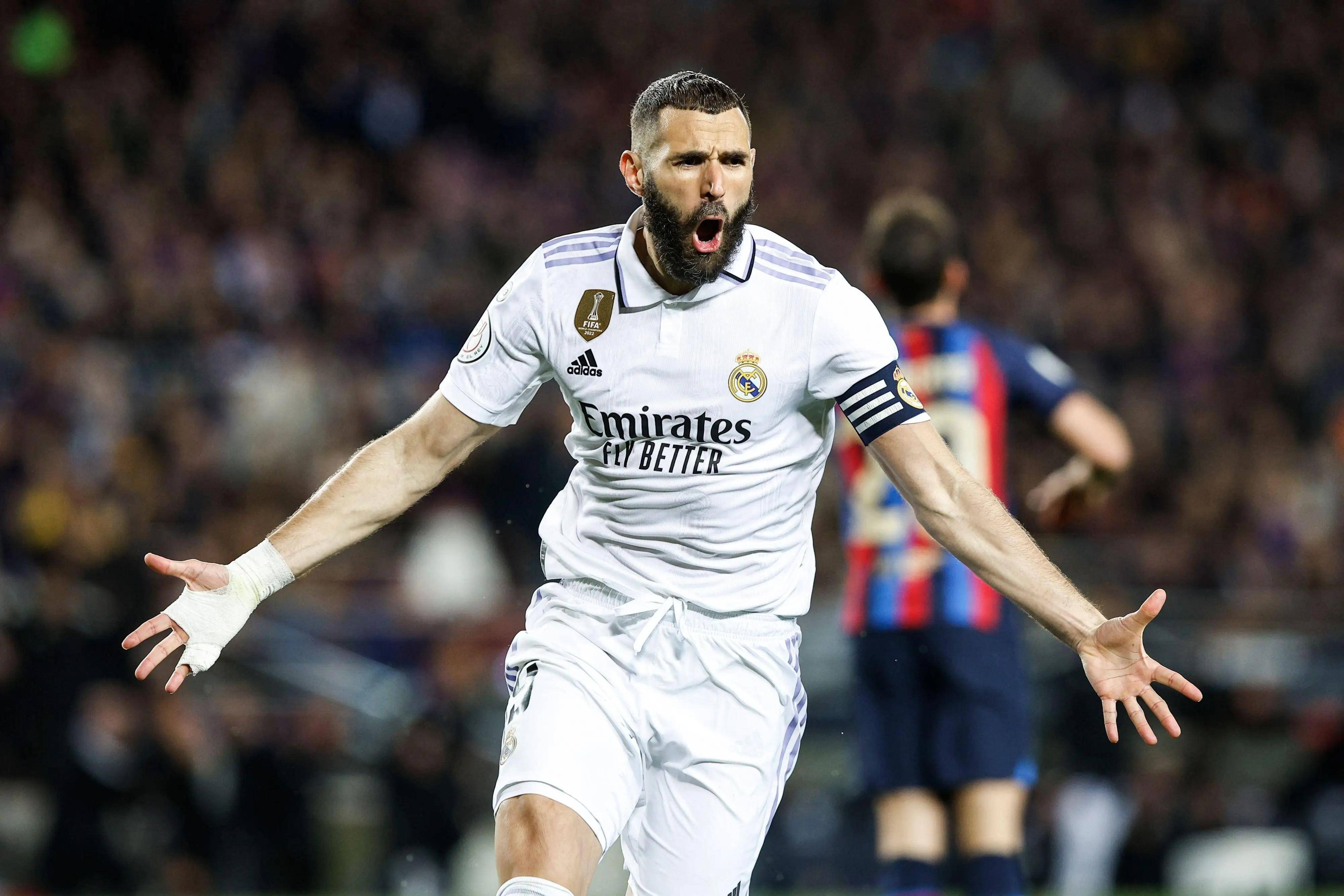 校领导亲自下场应战，他曾也是篮球少年（校领导亲自上场迎战，曾是篮球少年）