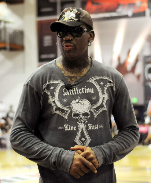 东契奇伤退，球队面临挑战（东契奇因伤退场，球队迎来考验）