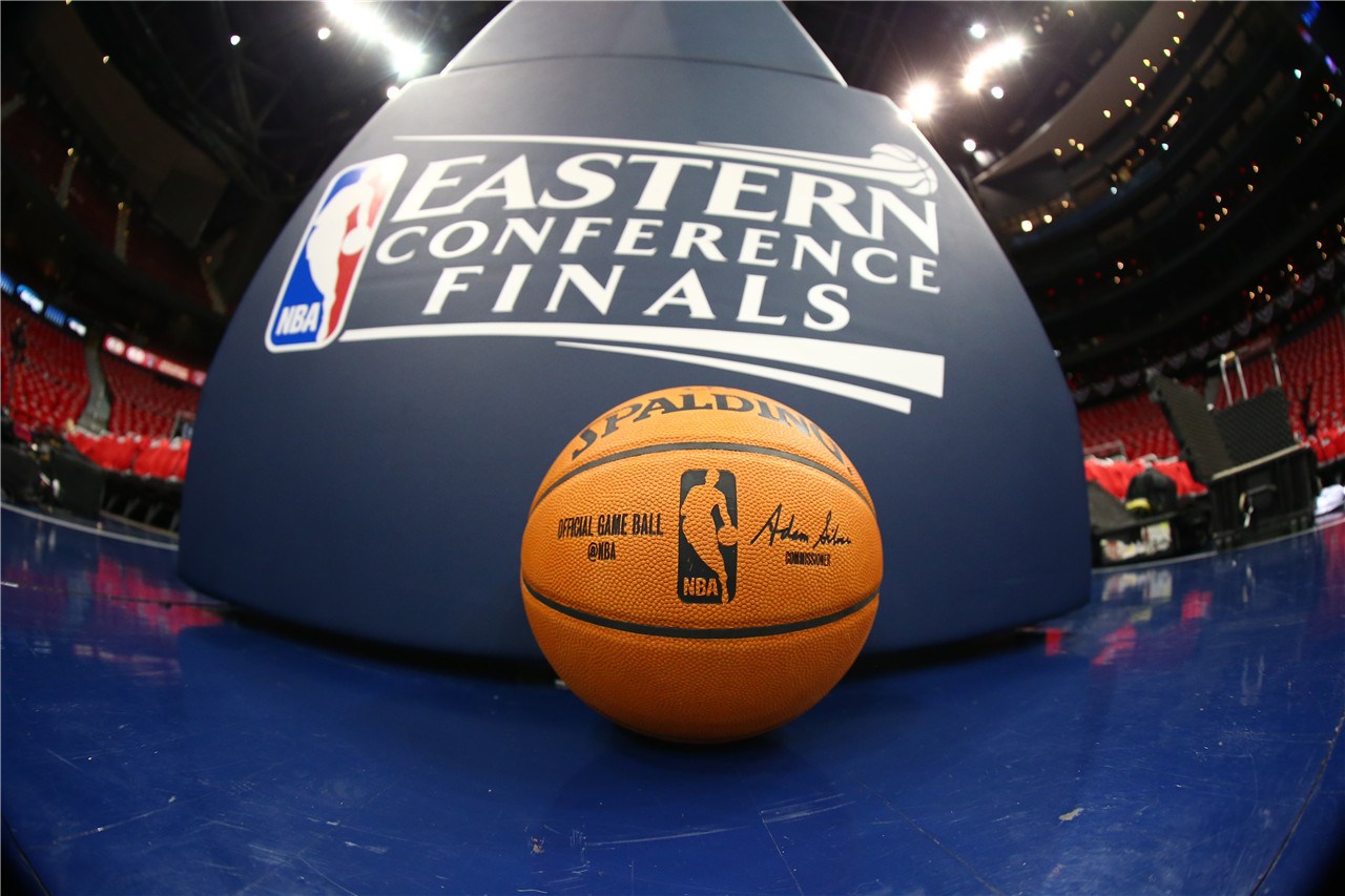 中超比赛亮点：上海海港2-1取胜山东泰山,（中超战报：上海海港2比1力克山东泰山）