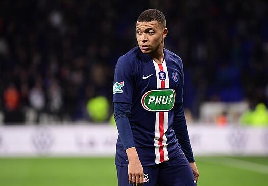 年终大战半决赛实时赛况：哈兰德暂落后C罗超1000票，姆巴佩领先凯恩（年终大战半决赛票选实况：哈兰德暂落后C罗逾千票，姆巴佩领先凯恩）