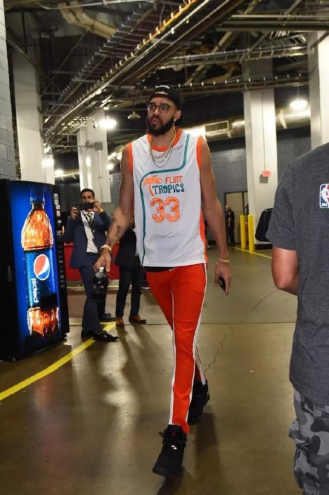 巴尔韦德：我们在一次定位球中丢掉了三分，防守应该做得更好（巴尔韦德：定位球失守致痛失三分，防线应更稳健）