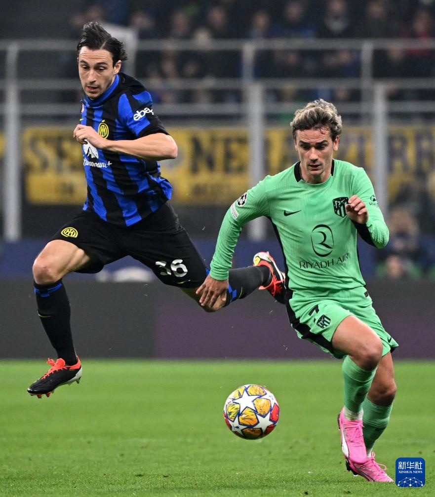 罗马诺：曼联已与内维斯的经纪人交谈，但还没有和新月正式谈判（罗马诺：曼联已与内维斯经纪人接触，但尚未就转会与利雅得新月展开正式谈判）