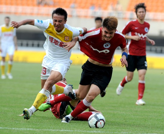 官方：葡萄牙主帅马丁内斯当选加泰罗尼亚足协年度最佳教练（加泰罗尼亚足协官宣：葡萄牙主帅马丁内斯荣膺年度最佳教练）