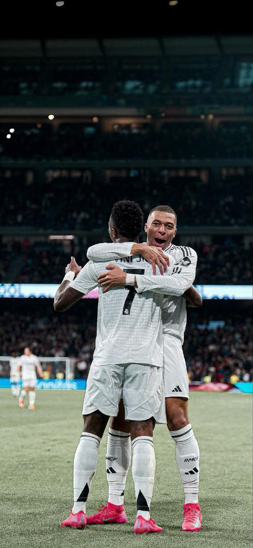 奥萨苏纳vs皇家社会：劳尔-加西亚、博约莫首发，奥亚萨瓦尔、贡萨洛-格德斯出战（奥萨苏纳迎战皇家社会：劳尔-加西亚、博约莫先发，奥亚萨瓦尔与贡萨洛-格德斯登场）